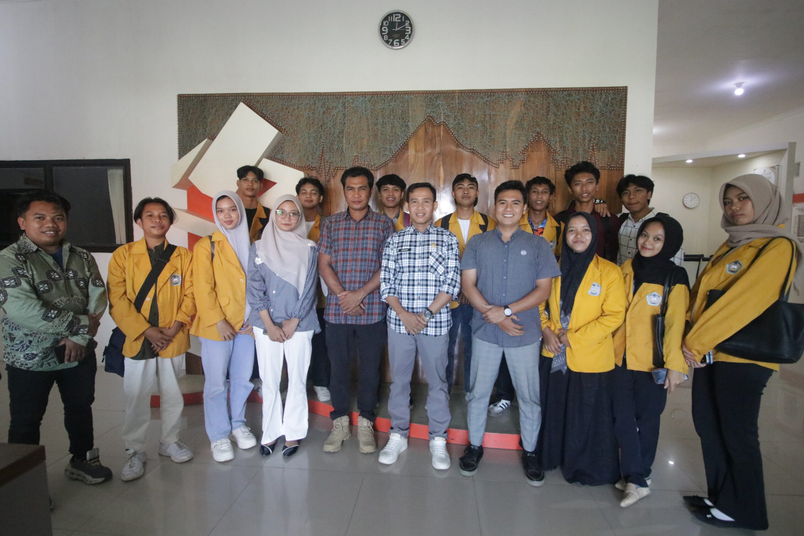 Observasi Kuliah Lapangan Mahasiswa AKBIL di KPU Lombok Utara